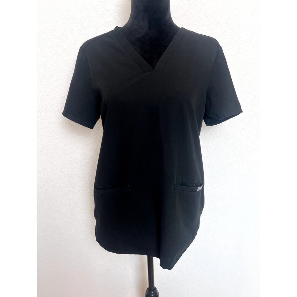 FIGS Casma Three Pocket Scrub Top in Black Size Small